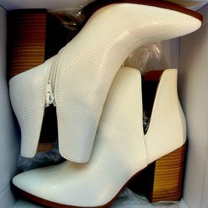 “White croc” white booties from pink lily! Size 7!